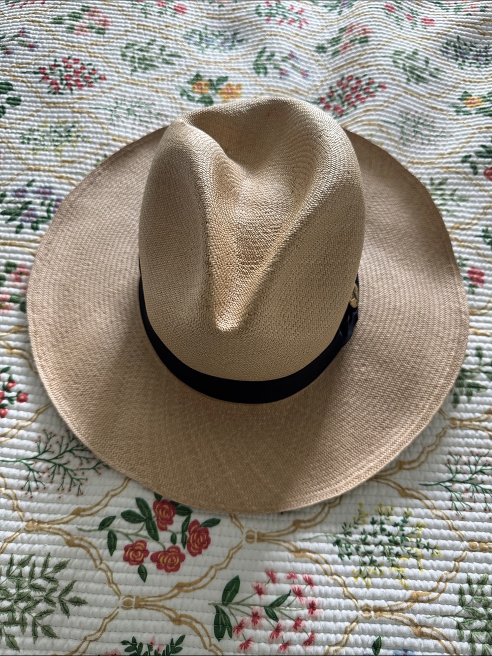 Classic Wide-Brim Straw Fedora Hat with Black Band - Natural